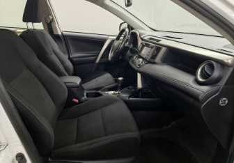 Подержанный автомобиль Toyota RAV4 2013 года (9 фото)