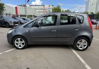 Подержанный автомобиль Mitsubishi Colt Hatchback 2007 года (8 фото)