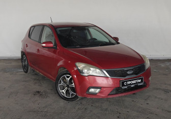 Подержанный автомобиль Kia Ceed Hatchback 2011 года (3 фото)