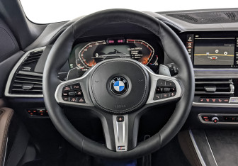 Подержанный автомобиль BMW X5 2021 года (22 фото)