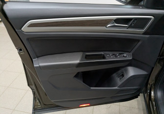 Подержанный автомобиль Volkswagen Teramont 2019 года (8 фото)