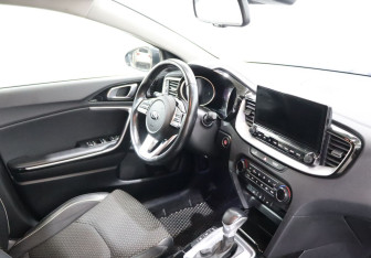 Подержанный автомобиль Kia Ceed Wagon 2019 года (10 фото)