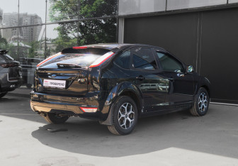 Подержанный автомобиль Ford Focus Hatchback 2008 года (4 фото)