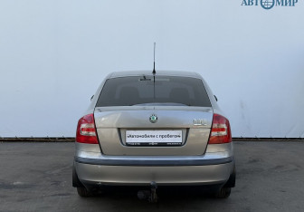 Подержанный автомобиль Skoda Octavia Liftback 2008 года (6 фото)