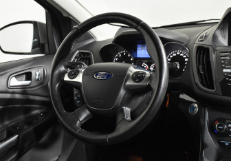 Подержанный автомобиль Ford Kuga 2014 года (12 фото)