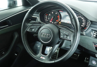 Подержанный автомобиль Audi A4 Sedan 2019 года (15 фото)