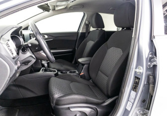 Подержанный автомобиль Kia Ceed Hatchback 2022 года (6 фото)