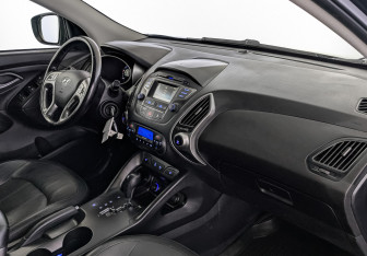 Подержанный автомобиль Hyundai ix35 2015 года (13 фото)