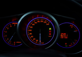 Подержанный автомобиль Mazda CX-7 2010 года (16 фото)