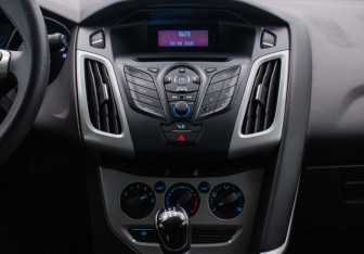 Подержанный автомобиль Ford Focus Hatchback 2011 года (14 фото)