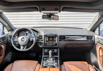Подержанный автомобиль Volkswagen Touareg 2013 года (14 фото)