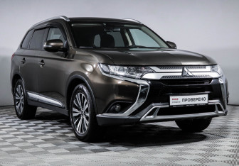 Подержанный автомобиль Mitsubishi Outlander 2019 года (3 фото)