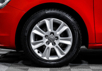 Подержанный автомобиль Audi A1 2012 года (9 фото)