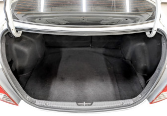 Подержанный автомобиль Hyundai Solaris Sedan 2013 года (10 фото)