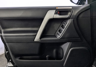 Подержанный автомобиль Toyota Land Cruiser Prado 2022 года (19 фото)