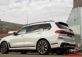Подержанный автомобиль BMW X7 2020 года (32 фото)