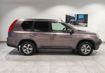 Подержанный автомобиль Nissan X-Trail 2008 года (4 фото)