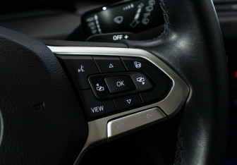 Подержанный автомобиль Volkswagen Golf Hatchback 2021 года (14 фото)