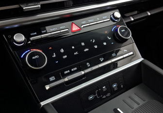 Подержанный автомобиль Hyundai Santa Fe 2023 года (21 фото)