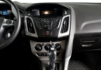 Подержанный автомобиль Ford Focus Wagon 2013 года (10 фото)