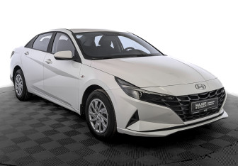 Подержанный автомобиль Hyundai Elantra Sedan 2022 года (3 фото)