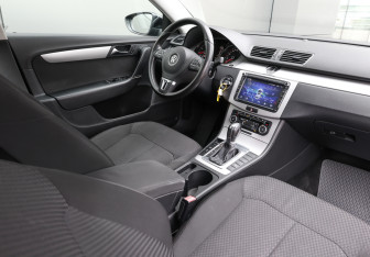 Подержанный автомобиль Volkswagen Passat Sedan 2011 года (10 фото)