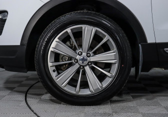 Подержанный автомобиль Ford Explorer 2019 года (5 фото)