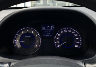 Подержанный автомобиль Hyundai Solaris Sedan 2012 года (22 фото)