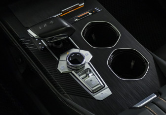 Подержанный автомобиль Changan UNI-K 2023 года (16 фото)