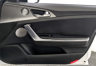 Подержанный автомобиль Kia Stinger 2018 года (25 фото)