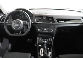 Подержанный автомобиль Audi Q3 2017 года (12 фото)