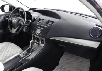Подержанный автомобиль Mazda 3 Hatchback 2011 года (8 фото)