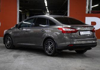 Подержанный автомобиль Ford Focus Sedan 2012 года (7 фото)