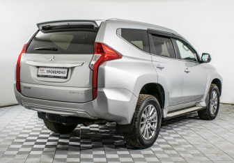 Подержанный автомобиль Mitsubishi Pajero Sport 2017 года (5 фото)