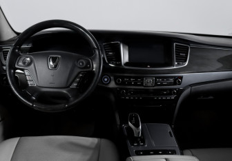 Подержанный автомобиль Hyundai Equus 2013 года (12 фото)