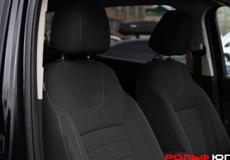 Подержанный автомобиль Ford Kuga 2014 года (13 фото)