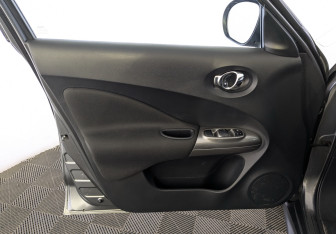 Подержанный автомобиль Nissan Juke 2013 года (19 фото)