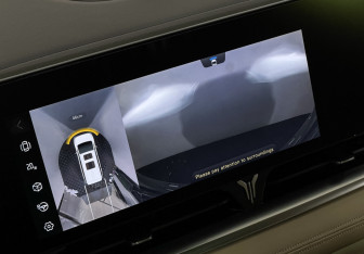 Подержанный автомобиль Voyah Dream 2022 года (24 фото)