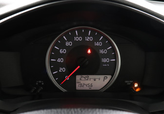 Подержанный автомобиль Toyota Corolla Sedan 2015 года (11 фото)