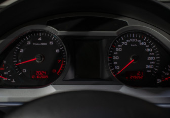 Подержанный автомобиль Audi A6 Sedan 2010 года (12 фото)