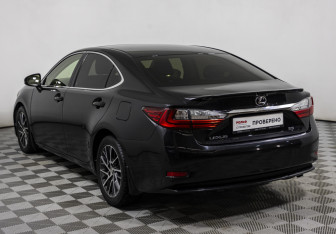 Подержанный автомобиль Lexus ES 2015 года (7 фото)