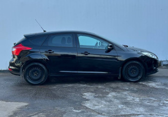 Подержанный автомобиль Ford Focus Hatchback 2013 года (4 фото)