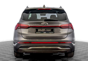 Подержанный автомобиль Hyundai Santa Fe 2022 года (6 фото)