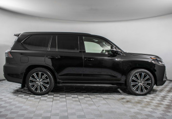 Подержанный автомобиль Lexus LX 2018 года (4 фото)