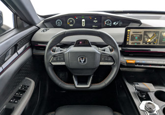 Подержанный автомобиль Changan UNI-V 2023 года (22 фото)