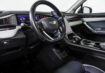 Подержанный автомобиль Geely Atlas 2023 года (9 фото)