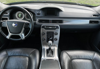 Подержанный автомобиль Volvo S80 2013 года (12 фото)