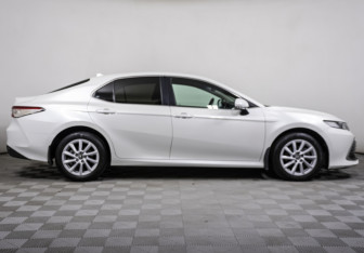 Подержанный автомобиль Toyota Camry Sedan 2021 года (4 фото)