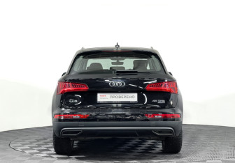 Подержанный автомобиль Audi Q5 2018 года (6 фото)