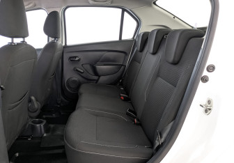 Подержанный автомобиль Renault Logan Sedan 2022 года (18 фото)